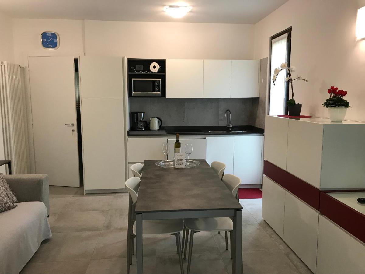 Casa Mary Due - Trilocale Con Giardino Privato A Due Passi Dal Lago Sirmione Exterior photo